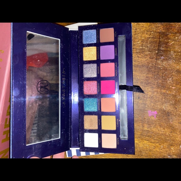 Makeup - Picture 2 of 2